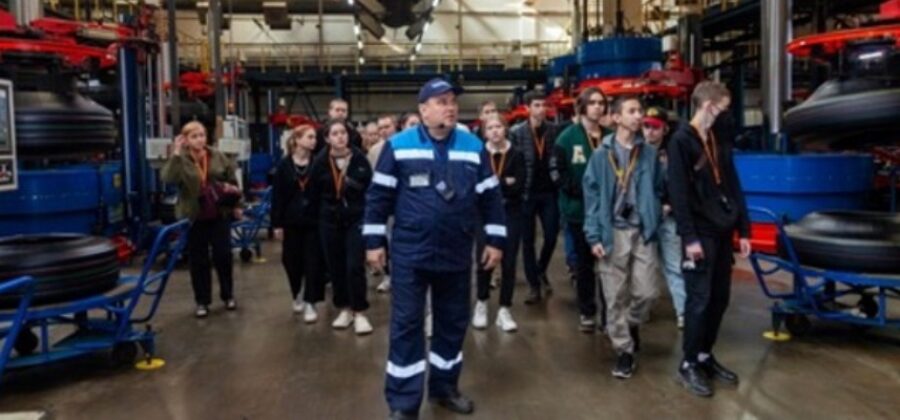 На предприятии KAMA TYRES прошла встреча с будущими шинниками